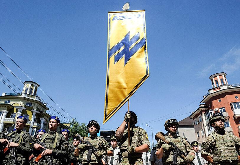 Extraña guerra de persuasión nuclear - Imagen del estandarte representativo  del Destacamento de Operaciones Especiales «Azov» del ejército ucraniano. 